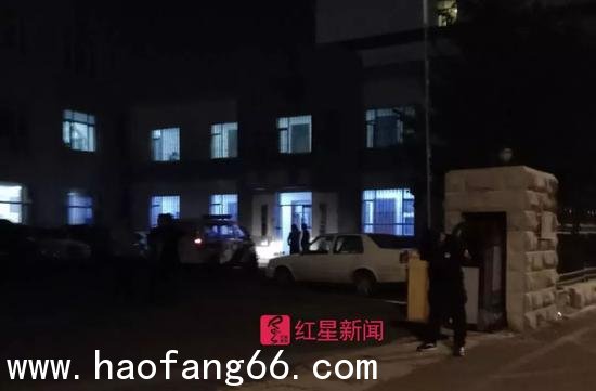 ▲24日凌晨,长春新区公安分局内,警方连夜审讯